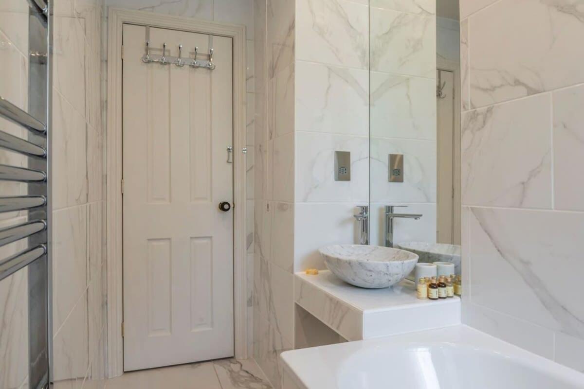 A Regal Abode - Marylebone - By Frankie Says Apartman London Kültér fotó